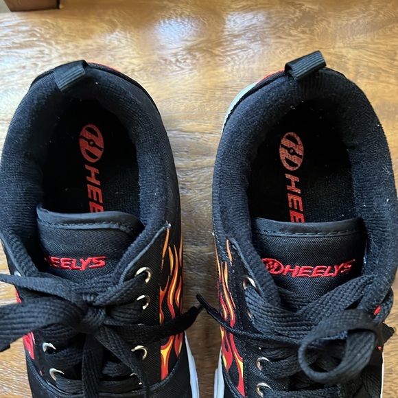 Heelys Pro 20 Skate Shoe - Black Flames Kids' size Youth 3 - Picture 13 of 14